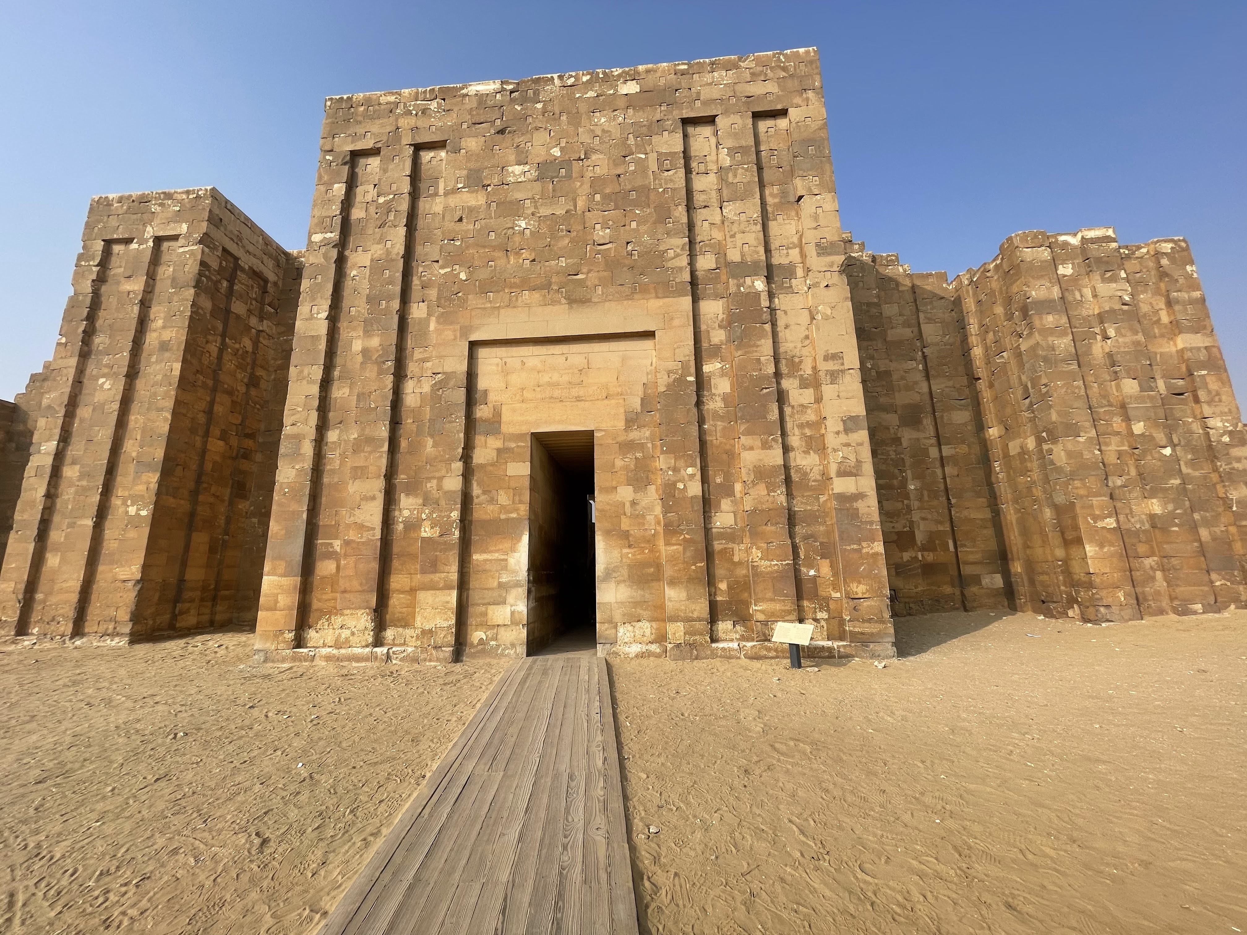 alt="temple gates at Saqqara"