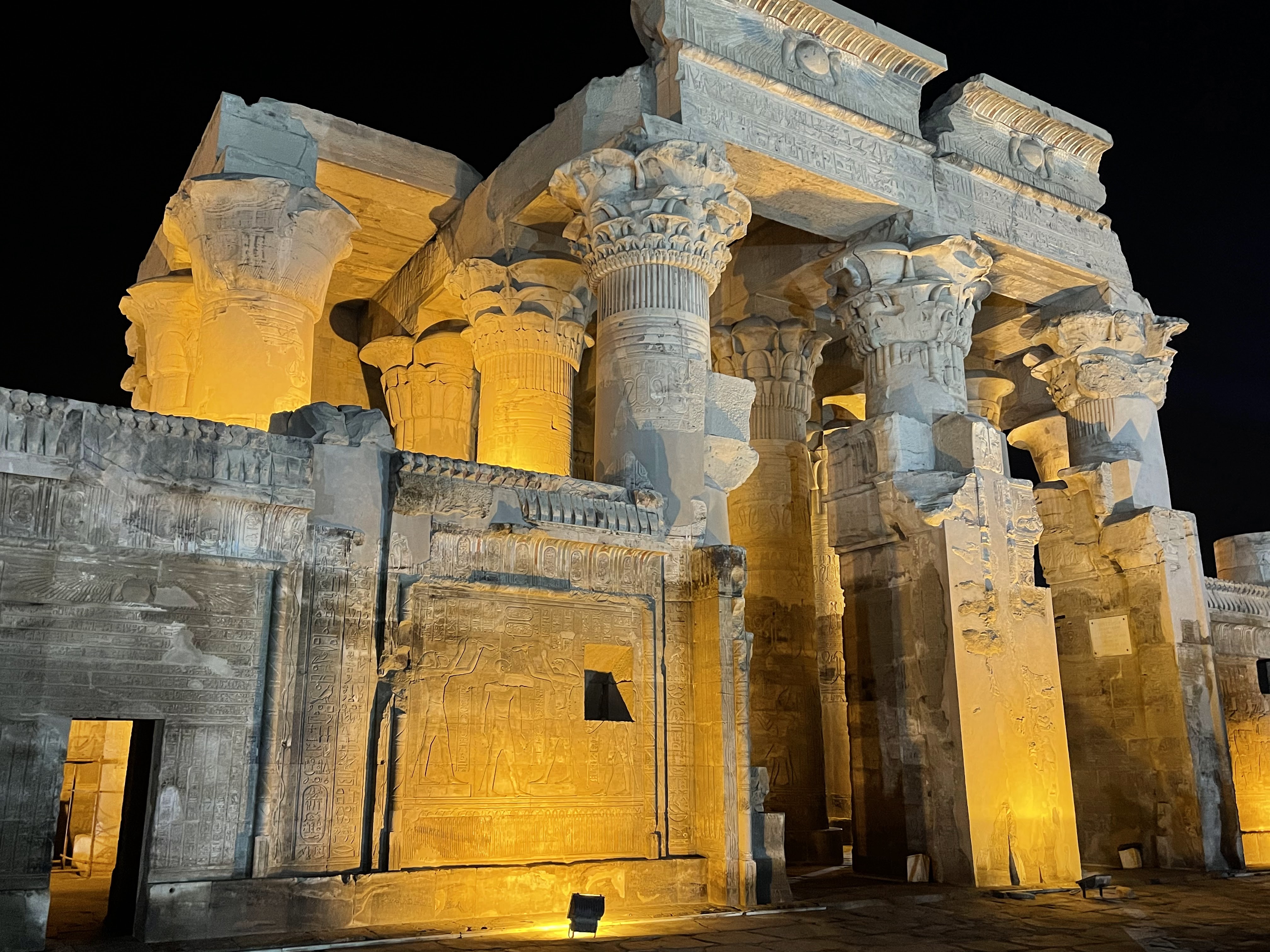 alt="Kom Ombo Temple in Aswan Egypt"