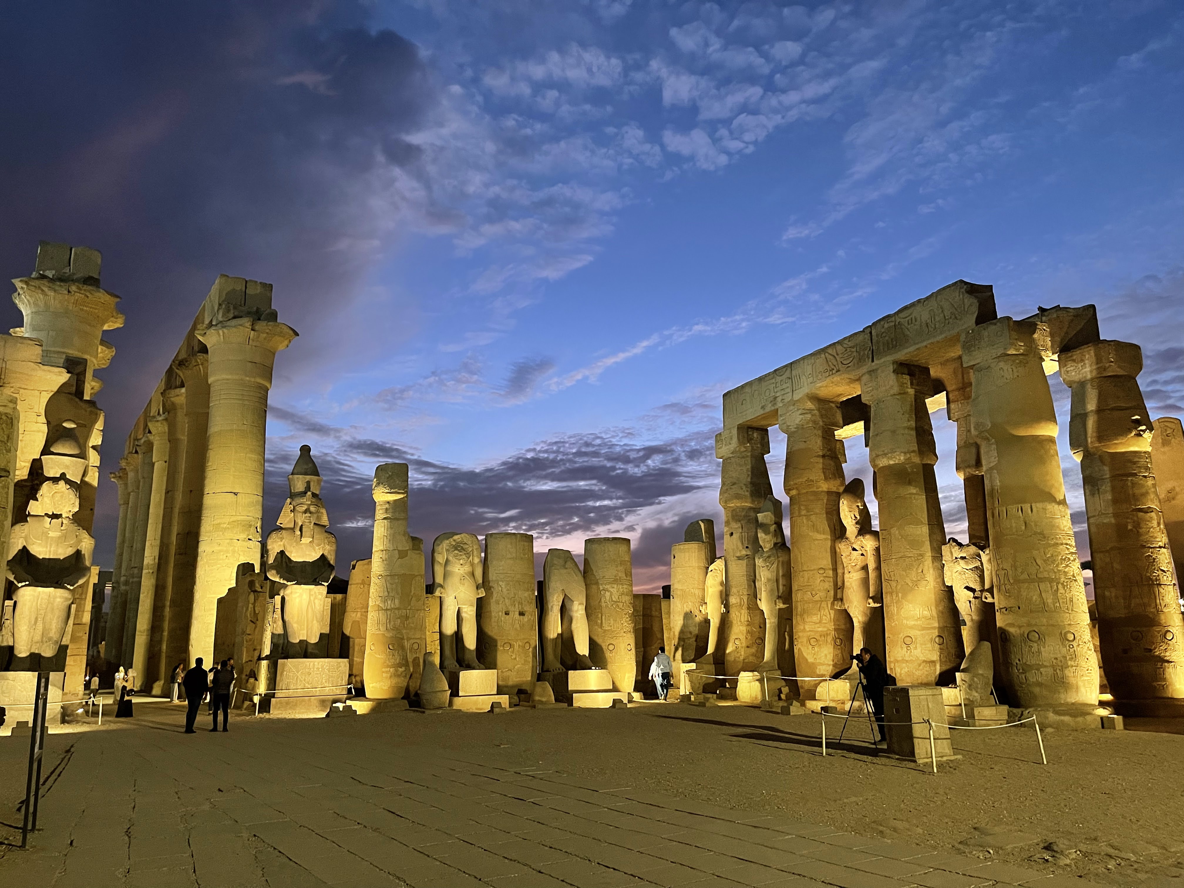 alt="The majestic Luxor Temple in Luxor Egypt at night"
